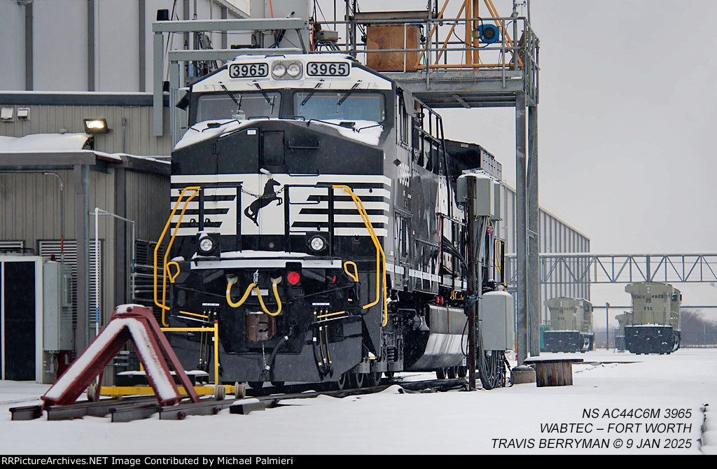 NS AC444C6M 3965 in Snow